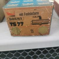 chiudi porta con dispositivo di bloccaggio