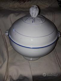 ZUPPIERA IN CERAMICA BIANCA CON DECORAZIONE BLU