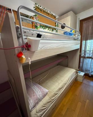 Letto a castello con scala e terzo letto