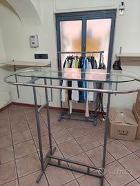 Arredamento negozio abigliamento