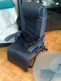 Sedia massaggiante in pelle nera
