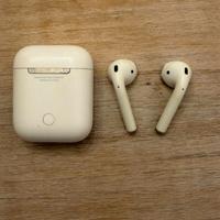 Apple AirPods con custodia di ricarica ORIGINALI