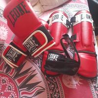 Guantoni, paratibie e fasce kickboxing Leone