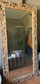 Specchio con cornice in legno stile barocco