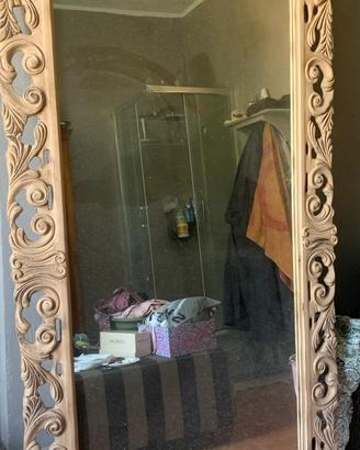 Specchio con cornice in legno stile barocco