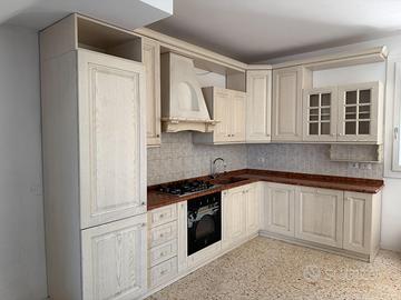 CUCINA COUNTRY BIANCO/PANNA – €800 TRATTABILI