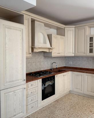 CUCINA COUNTRY BIANCO/PANNA – €800 TRATTABILI