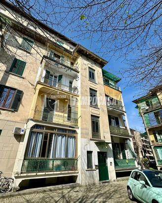 AMPIO TRILOCALE IN BUONO STATO INTERNO LIBERO SUBI