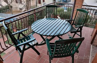 Tavolo rotondo esterno più 4 sedie