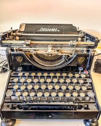 Macchina da scrivere Olivetti M20