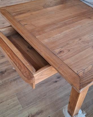 tavolo di legno massiccio