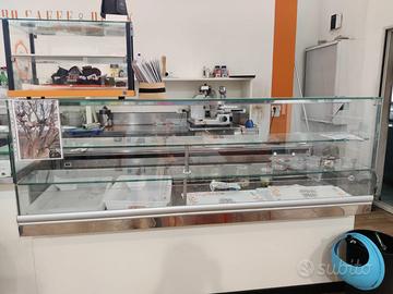 Bancone Bar 2m con sportelli e vetrina frigo