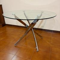 Tavolo rotondo design moderno gambe intrecciate