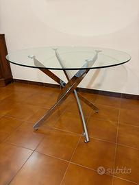 Tavolo rotondo design moderno gambe intrecciate