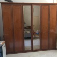 Camera da letto matrimoniale completa.