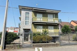 Villa di 313 m² con più di 5 locali e box auto dop