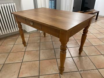 Tavolo da pranzo stile retro