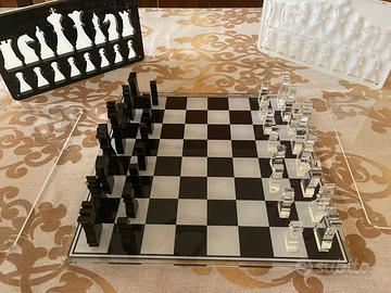 Scacchi trasparenti moderni