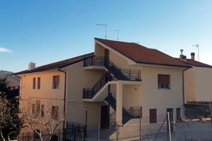 Immobile indipendente su 4 piani