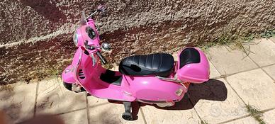 Vespa elettrica Piaggio per bambini, 12v Rosa