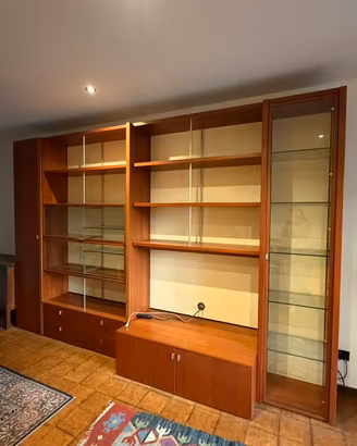 Credenza libreria con base TV e vetrina con luce