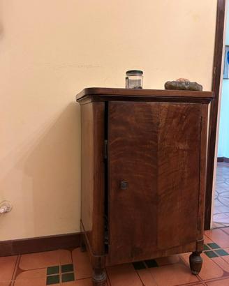 Mobiletto per la casa