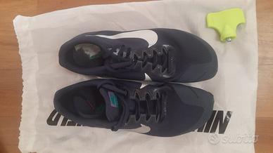 Scarpe da atletica chiodate