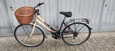 Bicicletta city bike bici 28 cambio 6v e cestino