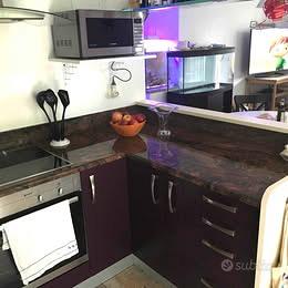 VENDIAMO: Cucina moderna con piano in GRANITO