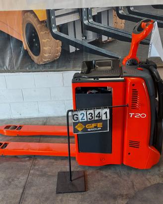 Transpallet elettrico con pedana Linde T20 AP.