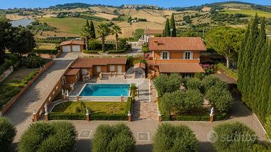 VILLA SINGOLA A POTENZA PICENA