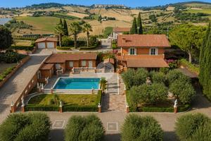 VILLA SINGOLA A POTENZA PICENA