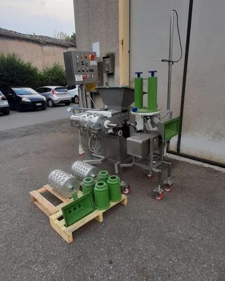 FORMATRICE PER MOZZARELLE   A 2 COCLEE