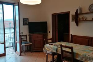 Appartamento al secondo piano garage e giardino