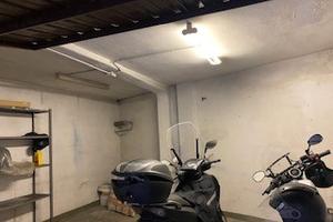 Posto moto in box condiviso