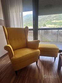 Poltrona e poggiapiedi Ikea Strandmond gialla