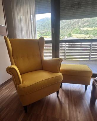 Poltrona e poggiapiedi Ikea Strandmond gialla