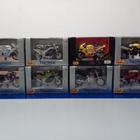 8 Modellini moto scala 1:18 TRIUMPH