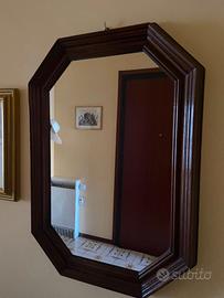 Specchio con cornice in legno