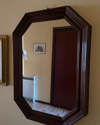 Specchio con cornice in legno