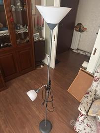 Lampada con due luci di cui una regolabile