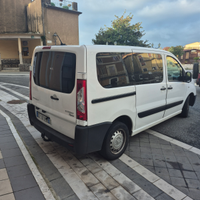 Furgone 9 posti