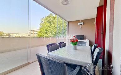 Trilocale con magnifico terrazzo e box!