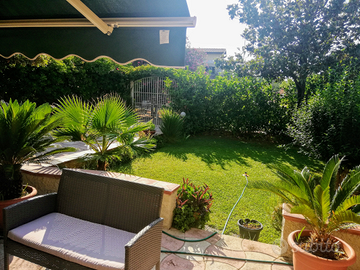 Villa a pochi passi dal mare