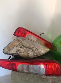 Fari anteriori/posteriori Ford c max 2006