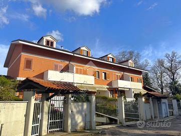 VILLA A SCHIERA A SANTENA