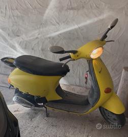 Vespa Piaggio anno 1996 et 2 