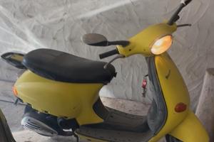 Vespa Piaggio anno 1996 et 2 