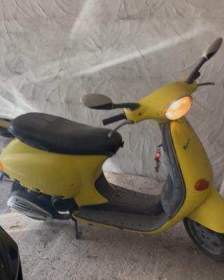 Vespa Piaggio anno 1996 et 2 