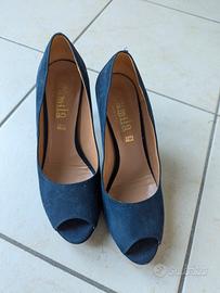 Décolleté colore blu 